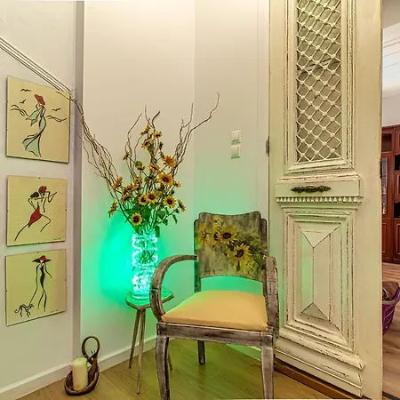 Antonia Traditional Estate