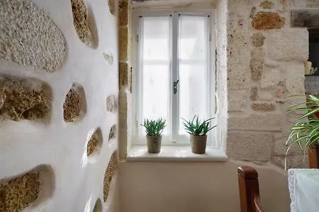 Antonia Traditional Estate