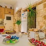 Antonia Traditional Estate