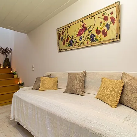 Daire Antonia Traditional Estate