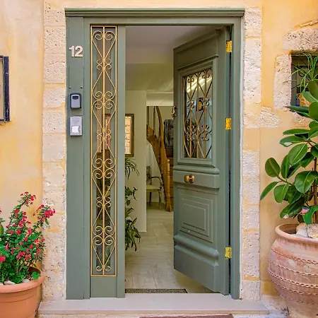 Antonia Traditional Estate