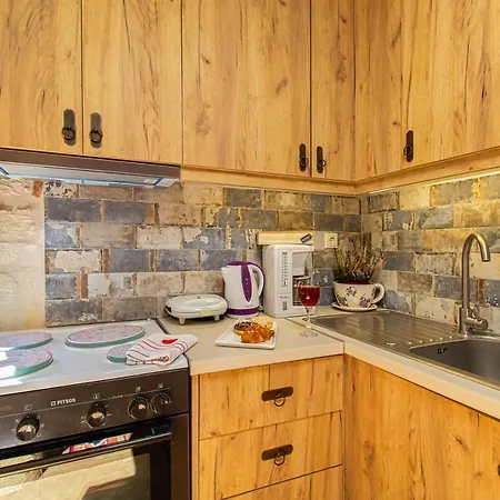 Antonia Traditional Estate Apartment