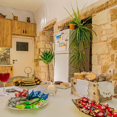 Antonia Traditional Estate