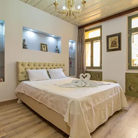 Antonia Traditional Estate